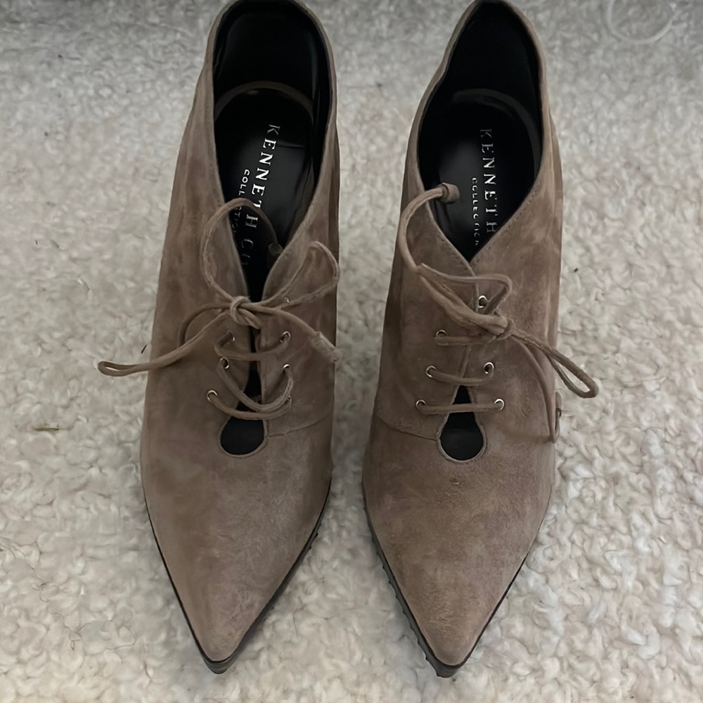 Kenneth Cole Collection Suede booties size 36
